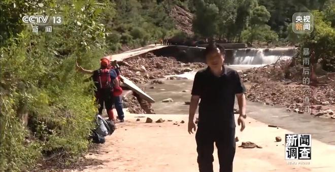 新闻调查丨攀90°绝壁、蹚过激流 救援队抵达河北失联村开展救援(图7)