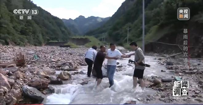 新闻调查丨攀90°绝壁、蹚过激流 救援队抵达河北失联村开展救援(图16)