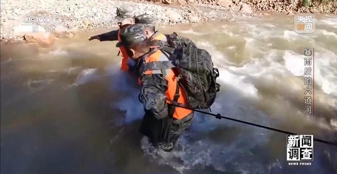 新闻调查丨攀90°绝壁、蹚过激流 救援队抵达河北失联村开展救援(图25)