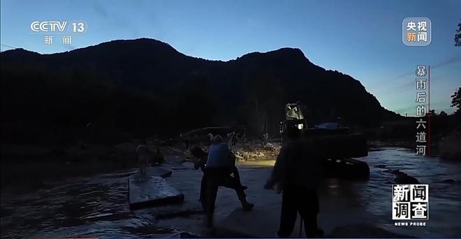 新闻调查丨攀90°绝壁、蹚过激流 救援队抵达河北失联村开展救援(图43)