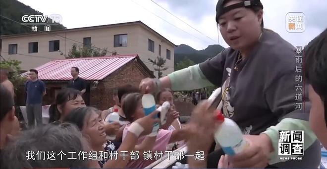 新闻调查丨攀90°绝壁、蹚过激流 救援队抵达河北失联村开展救援(图36)