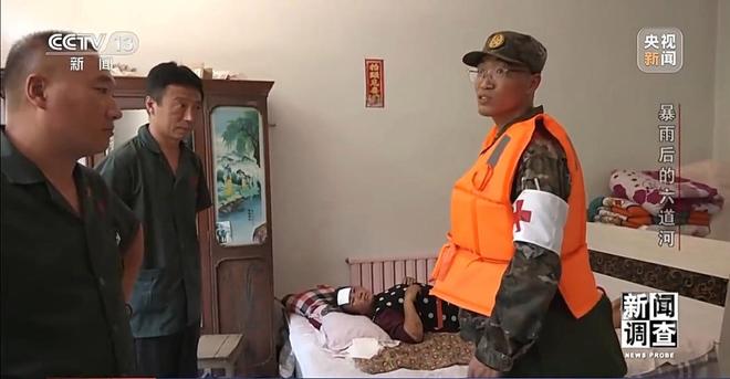 新闻调查丨攀90°绝壁、蹚过激流 救援队抵达河北失联村开展救援(图41)