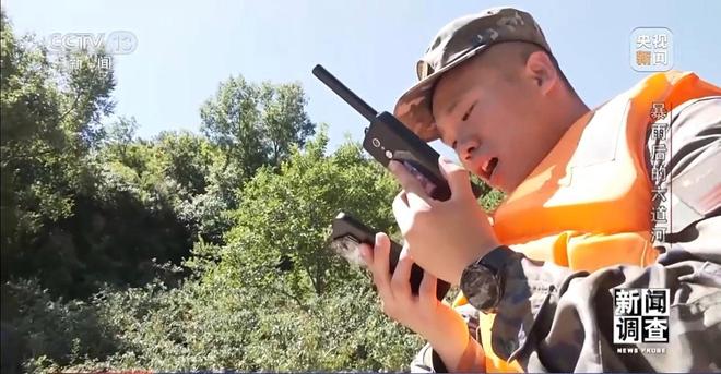 新闻调查丨攀90°绝壁、蹚过激流 救援队抵达河北失联村开展救援(图40)