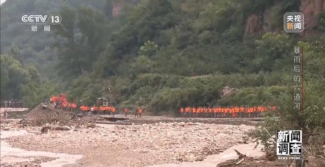 新闻调查丨攀90°绝壁、蹚过激流 救援队抵达河北失联村开展救援(图49)