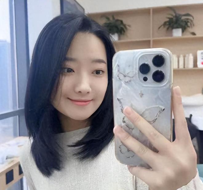 女子被蛇咬伤身亡后续:卫健委介入!家属质疑医院女孩真容被曝(图1)