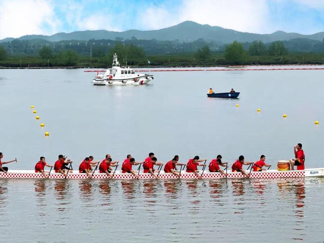 龙舟竞渡 海事守护(图1)
