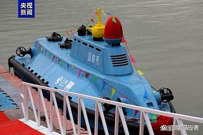中国南海藏有“水下猎豹”!蓝鲸无人艇飙40节还能蹲30天航母都怕它!(图4)