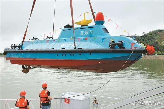 中国南海藏有“水下猎豹”!蓝鲸无人艇飙40节还能蹲30天航母都怕它!(图6)