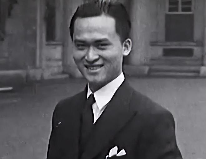 中国小伙落入海洋喝鸟血撑133天路过商船看清他容貌后:别救(图9)