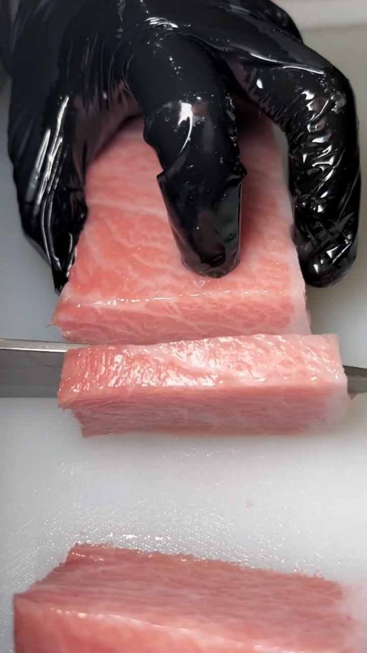 奉化渔民捕获巨无霸金枪鱼 当地多年罕见：市值超10万