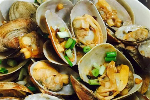 一盘两斤算我们河南花甲4块一斤文蛤15一斤算是贵的了。