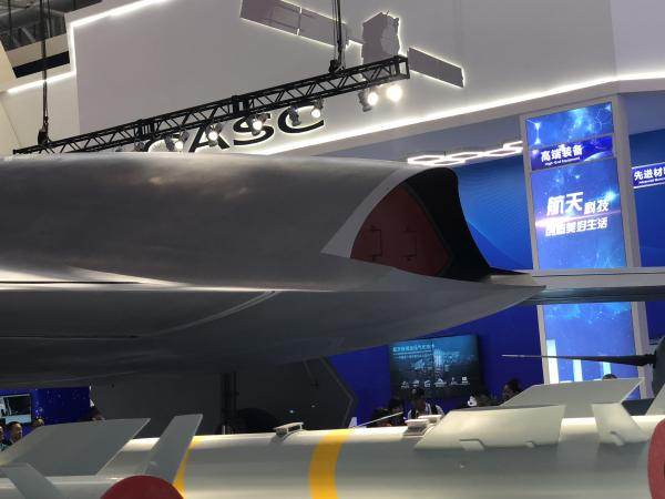 航展回眸神秘的“彩虹7号”用来干什么呢?-席亚洲(图2)